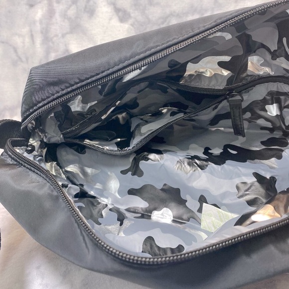 Paco Rabanne 1Million Gift Set - 3pc Toiletry Pouch, Shower Gel, Sample, NEW - Picture 10 of 13